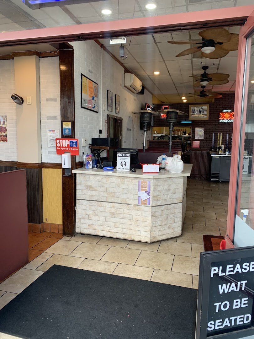 Seafood restaurant exterior on Whittier Boulevard